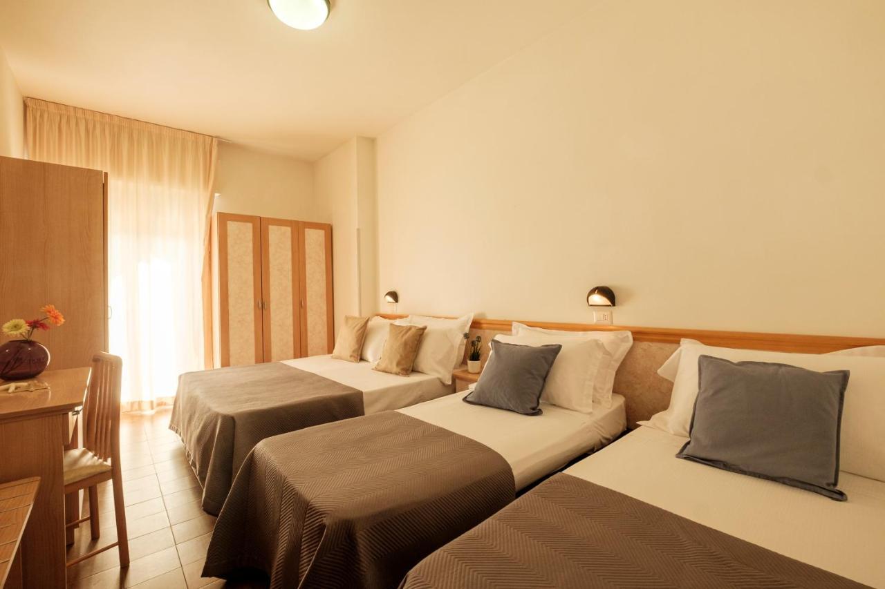 Hotel Oceanic Rimini Esterno foto