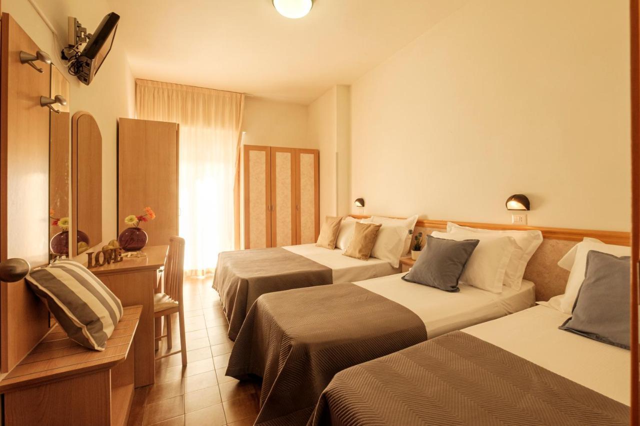 Hotel Oceanic Rimini Esterno foto