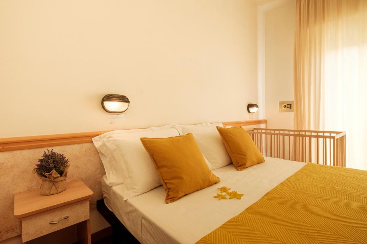 Hotel Oceanic Rimini Esterno foto