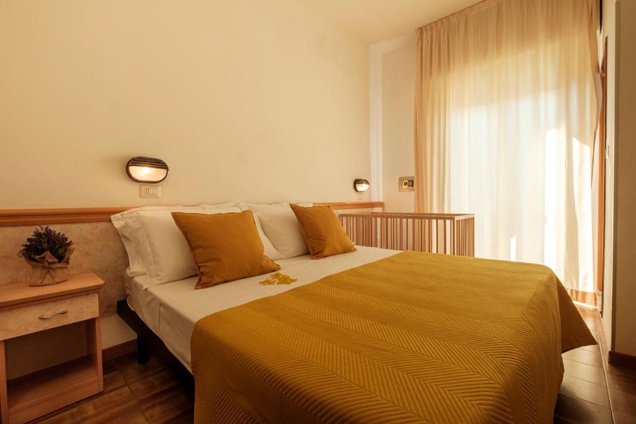Hotel Oceanic Rimini Esterno foto