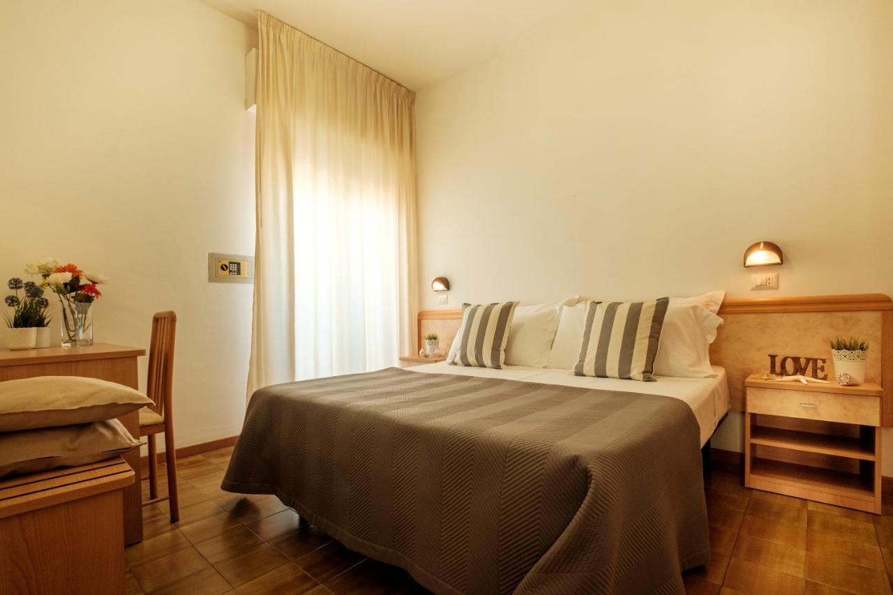 Hotel Oceanic Rimini Esterno foto