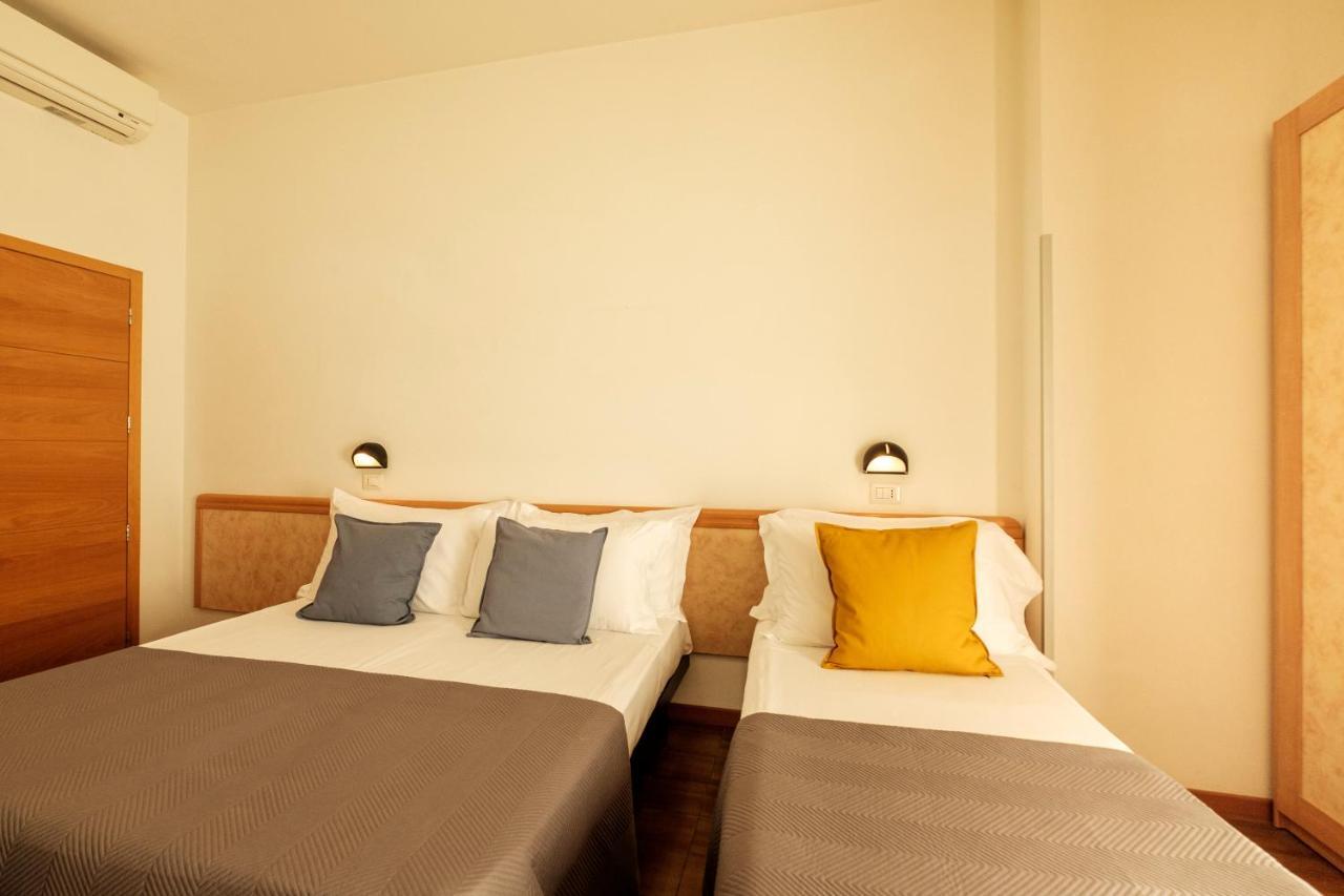 Hotel Oceanic Rimini Esterno foto