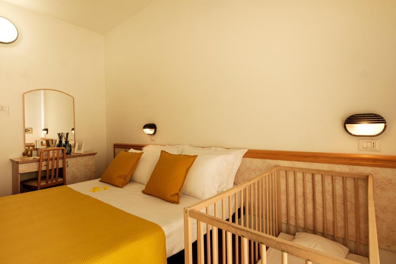 Hotel Oceanic Rimini Esterno foto