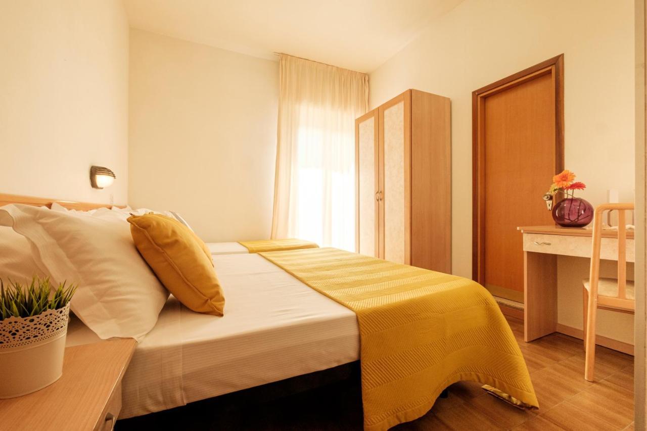 Hotel Oceanic Rimini Esterno foto