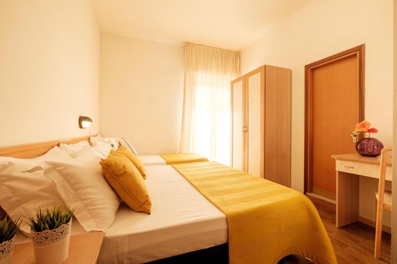 Hotel Oceanic Rimini Esterno foto