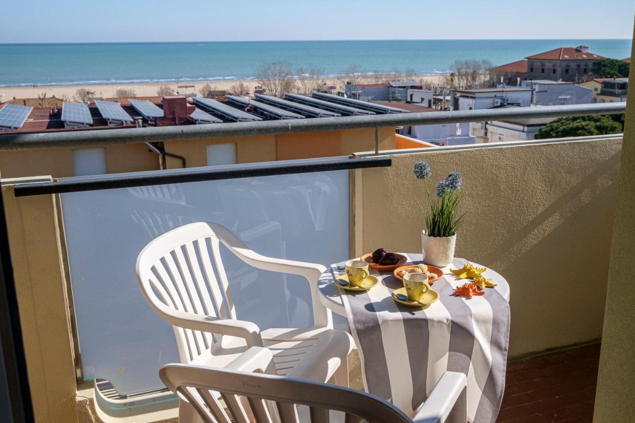 Hotel Oceanic Rimini Esterno foto