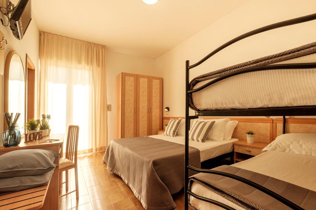 Hotel Oceanic Rimini Esterno foto