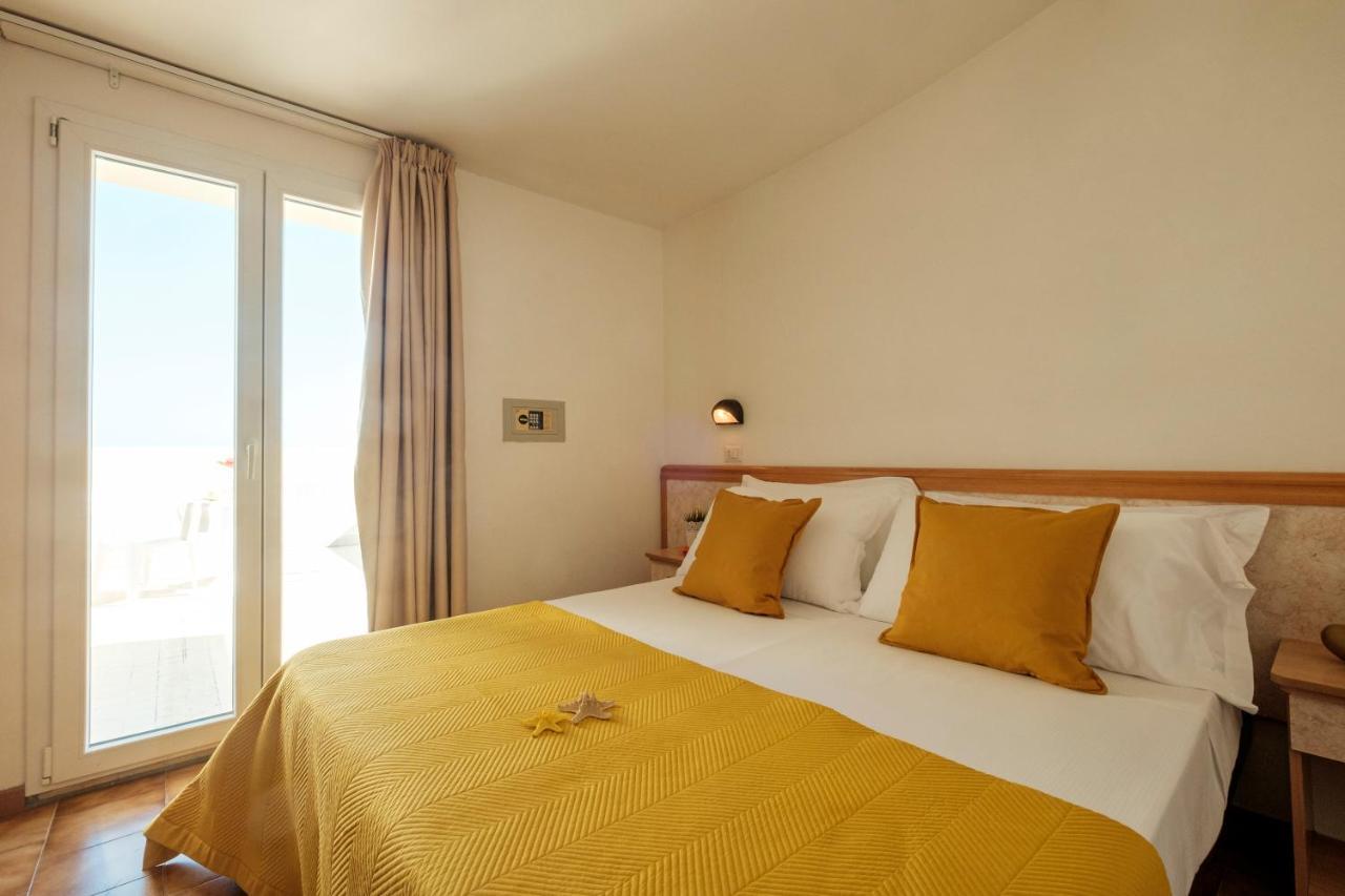 Hotel Oceanic Rimini Esterno foto