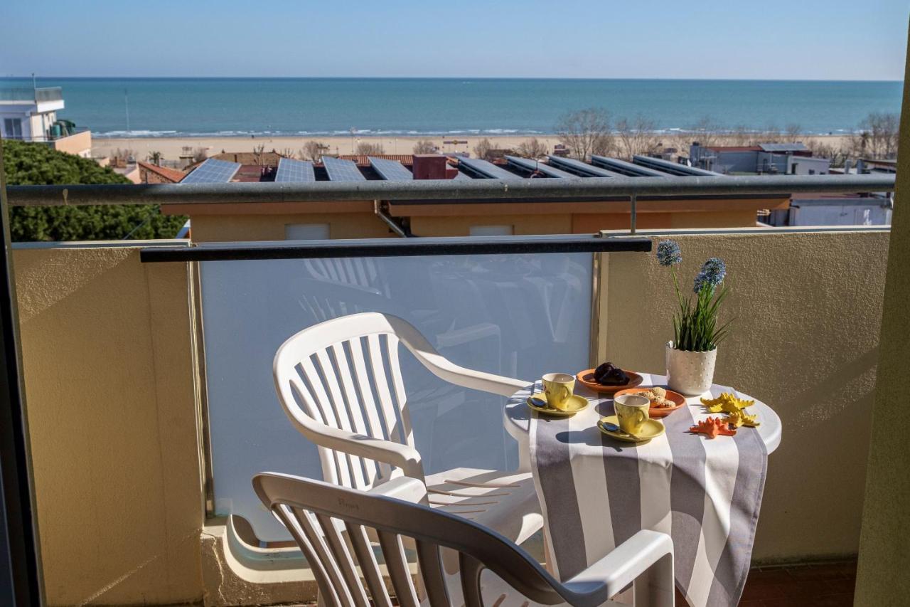 Hotel Oceanic Rimini Esterno foto