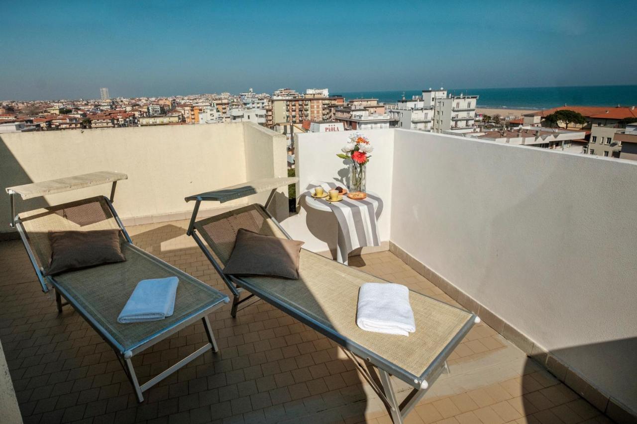 Hotel Oceanic Rimini Esterno foto