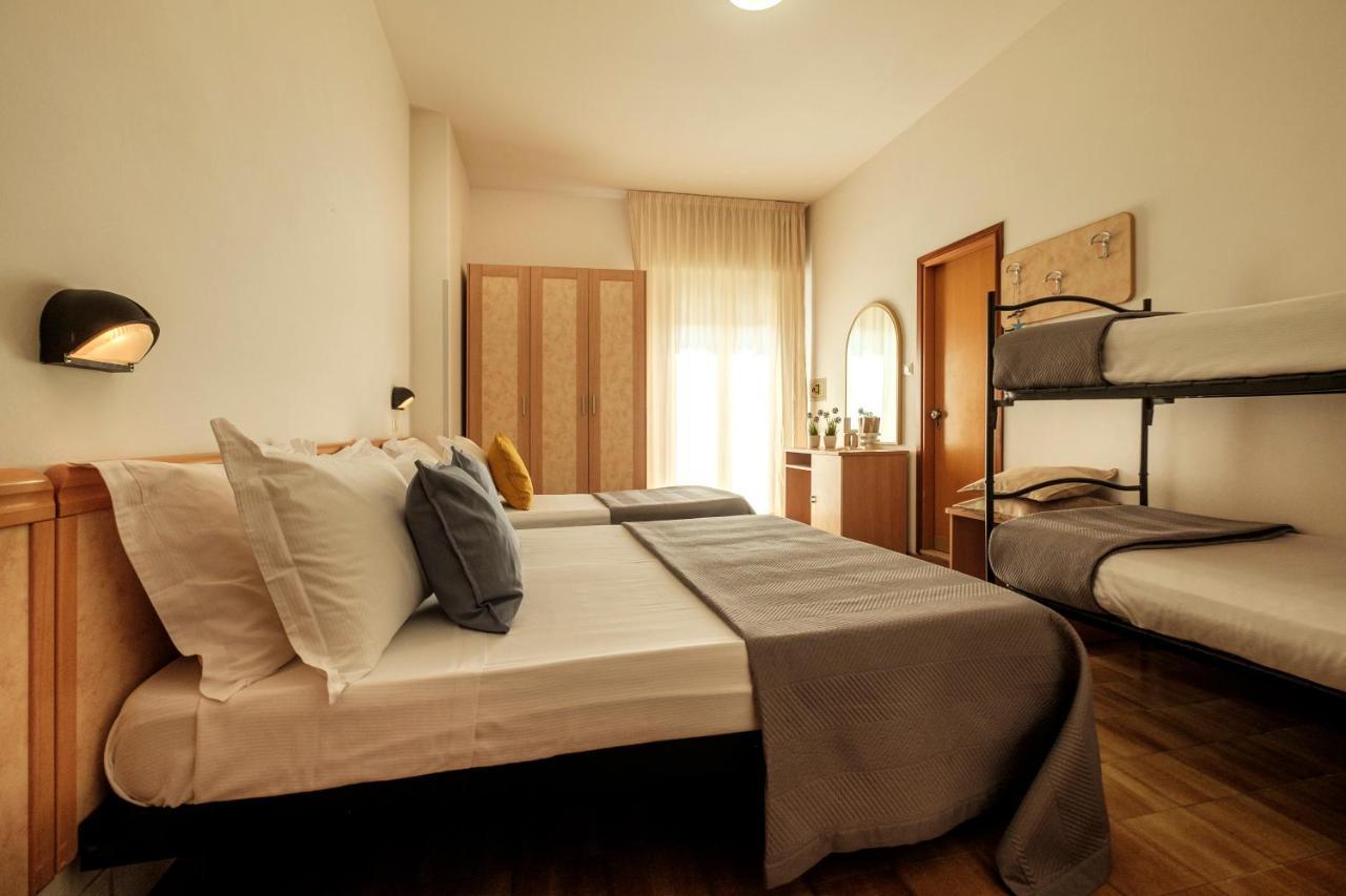 Hotel Oceanic Rimini Esterno foto