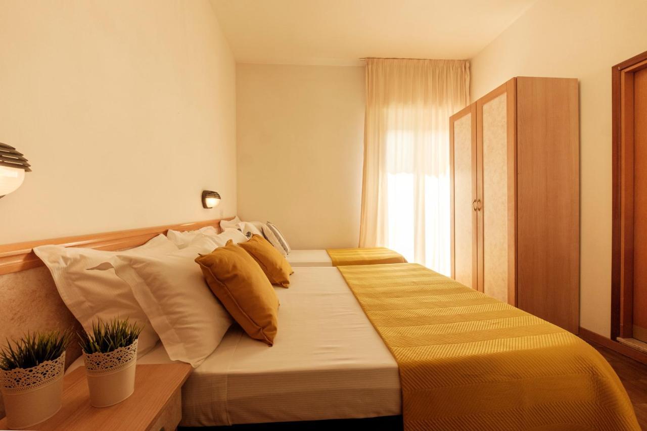 Hotel Oceanic Rimini Esterno foto