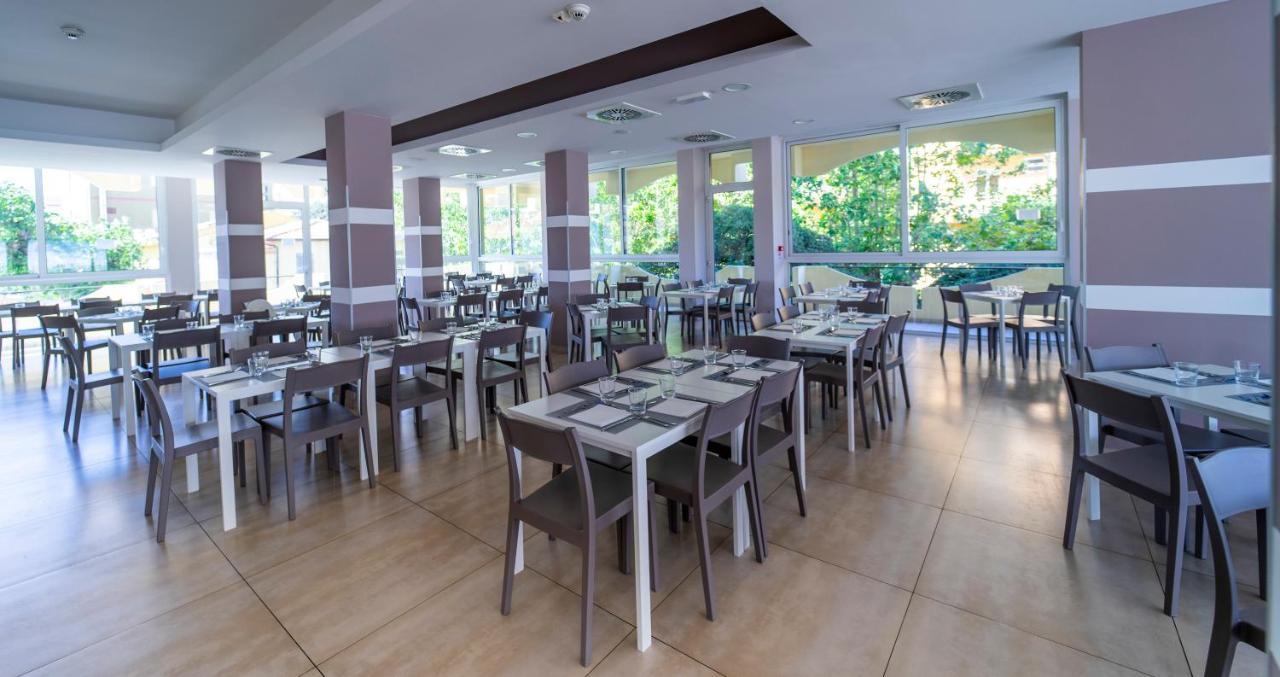 Hotel Oceanic Rimini Esterno foto