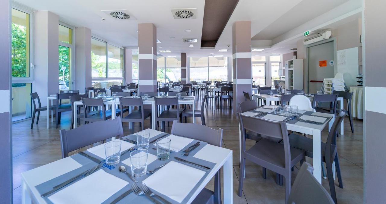 Hotel Oceanic Rimini Esterno foto