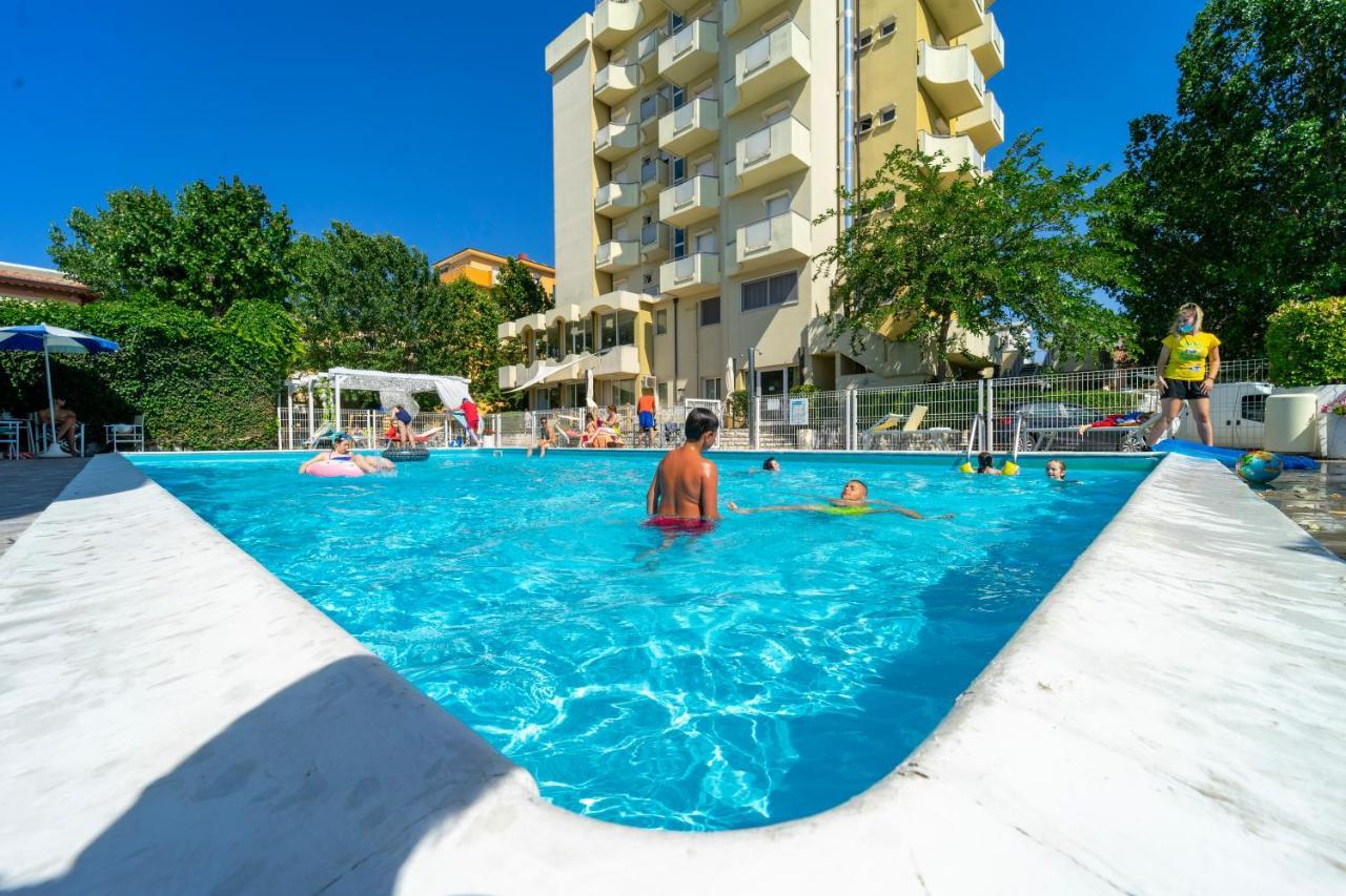 Hotel Oceanic Rimini Esterno foto