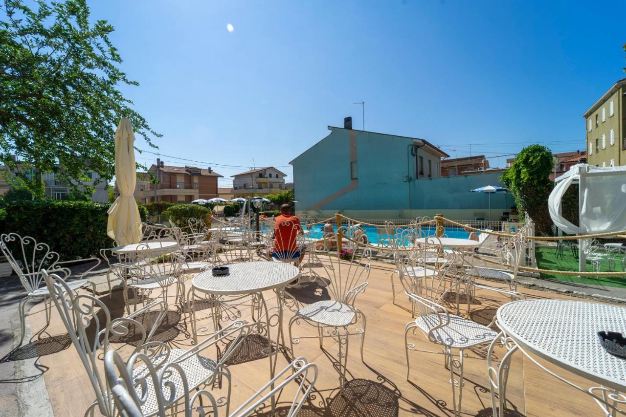 Hotel Oceanic Rimini Esterno foto