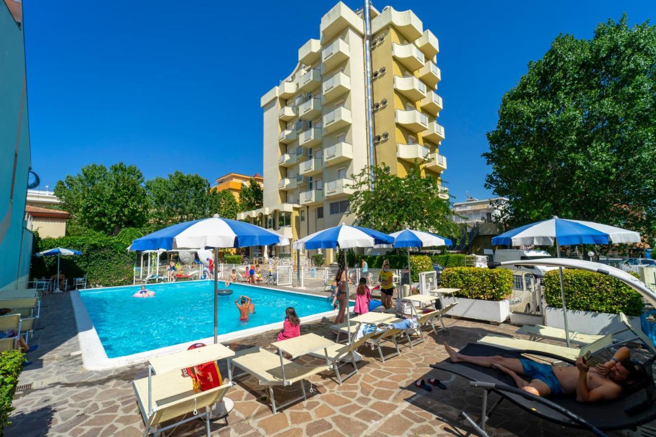 Hotel Oceanic Rimini Esterno foto