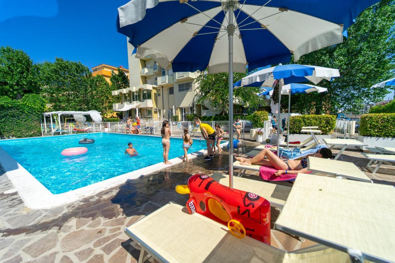 Hotel Oceanic Rimini Esterno foto