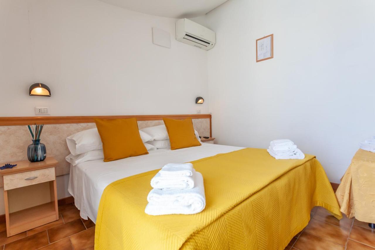 Hotel Oceanic Rimini Esterno foto