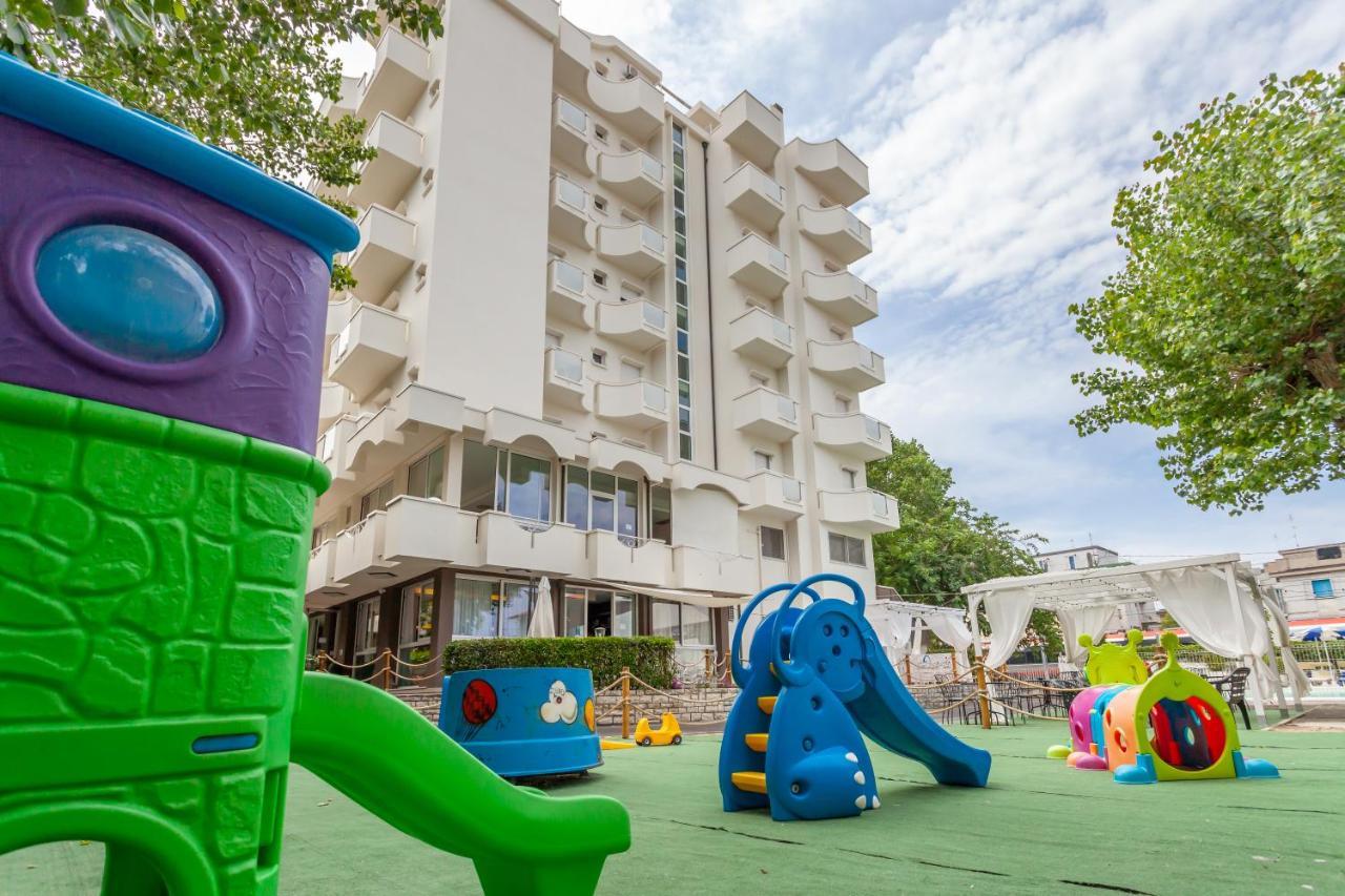 Hotel Oceanic Rimini Esterno foto